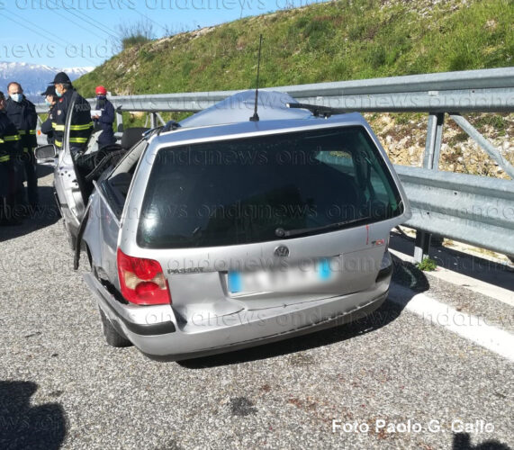 Violento Impatto Tra Auto E Camion In A Tra Petina E Sicignano Ferito