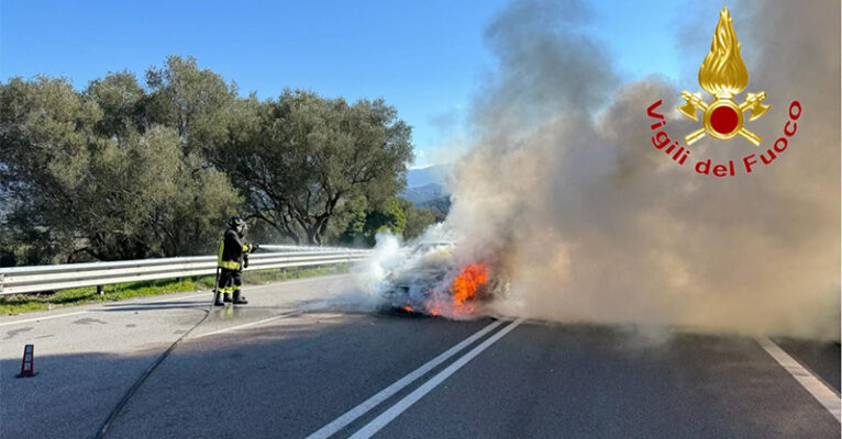 incendio-auto-roccagloriosa-FB